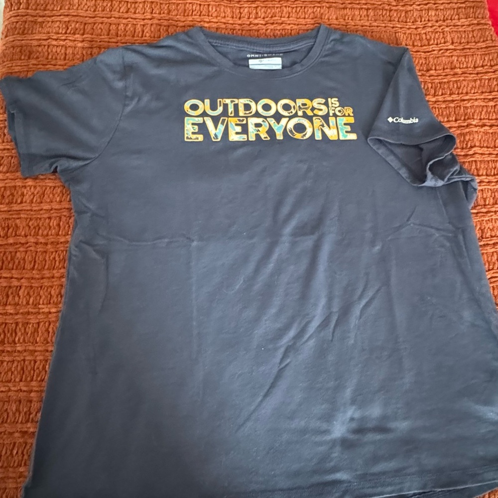 Columbia Dark Blue Outdoor Graphic Tee